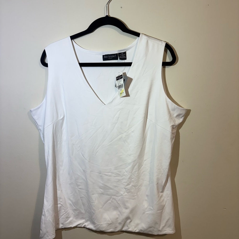 Bay Studio Women’s Plus 2XL White V-Neck Stretch Sleeveless Tank Top layering